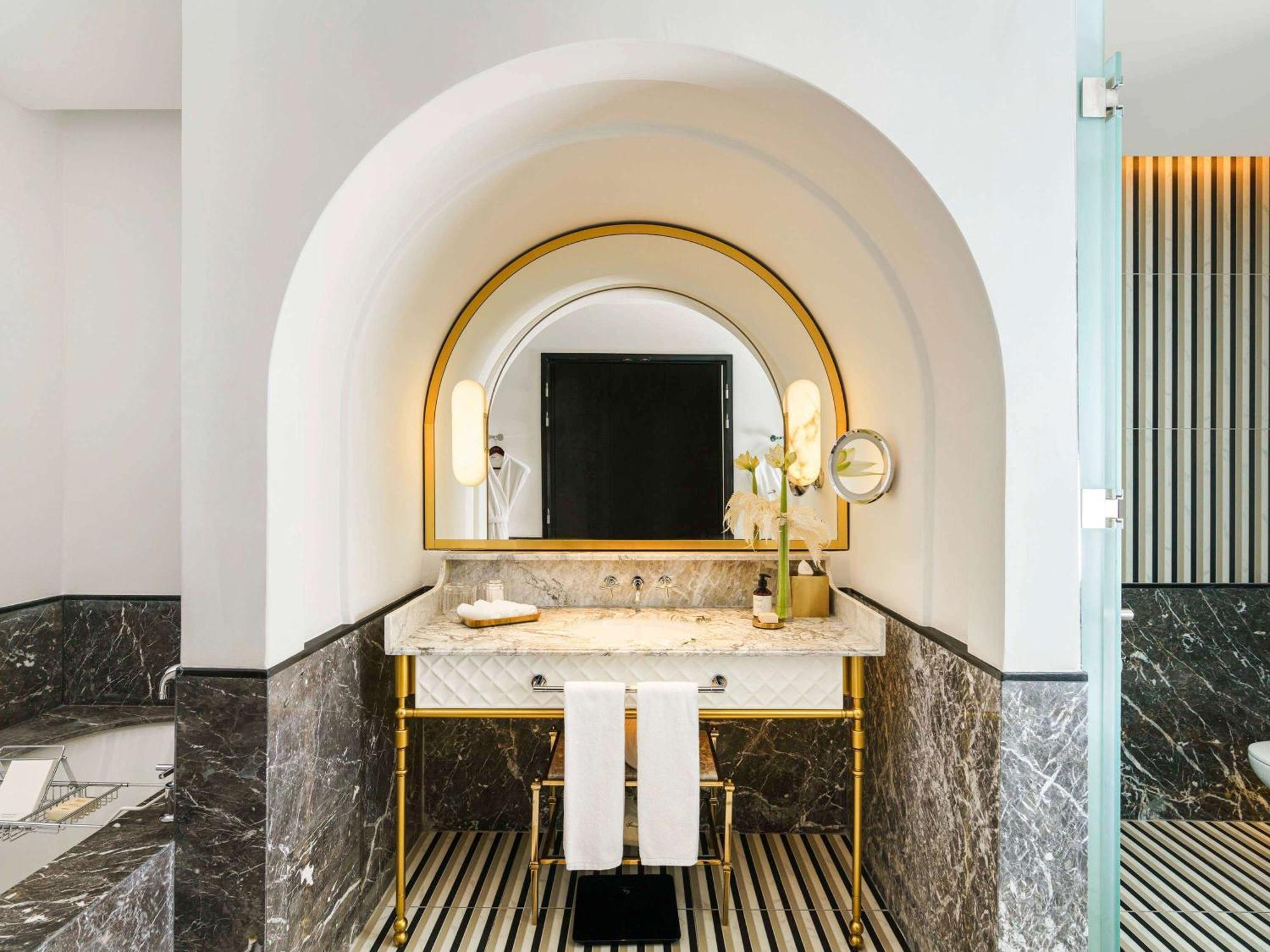 Fairmont La Marina Sale And Residences Hotel